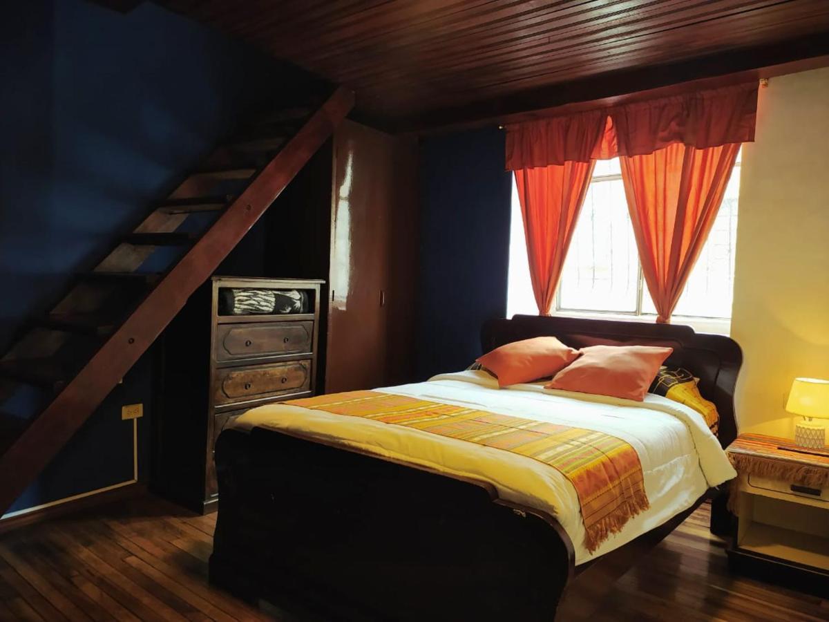 Hostal La Casa Tolena Quito - Ecuador Hotel Eksteriør billede