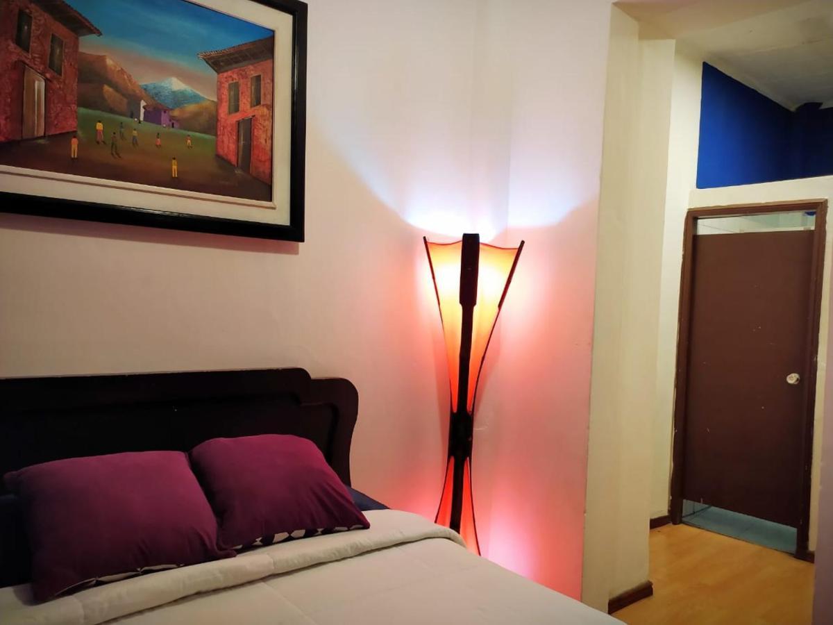 Hostal La Casa Tolena Quito - Ecuador Hotel Eksteriør billede