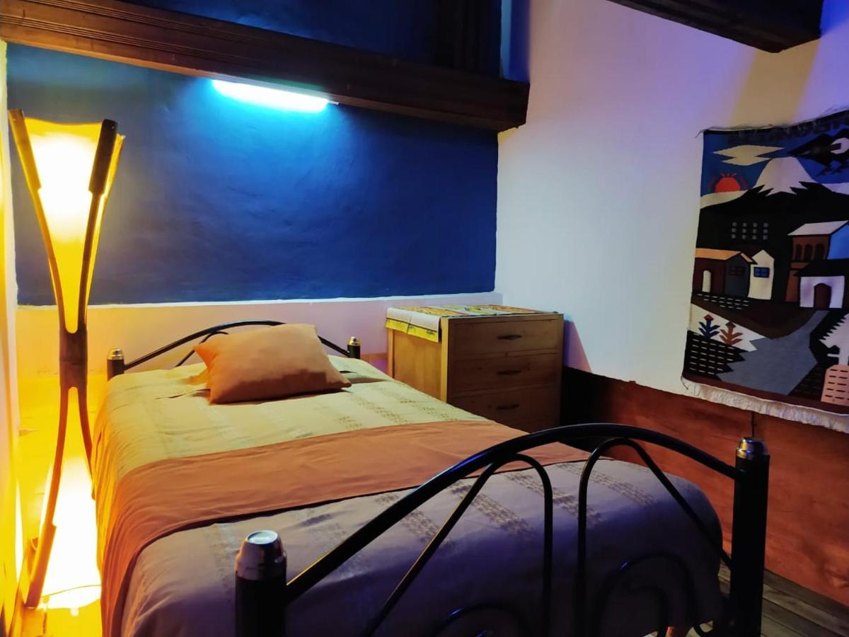 Hostal La Casa Tolena Quito - Ecuador Hotel Eksteriør billede