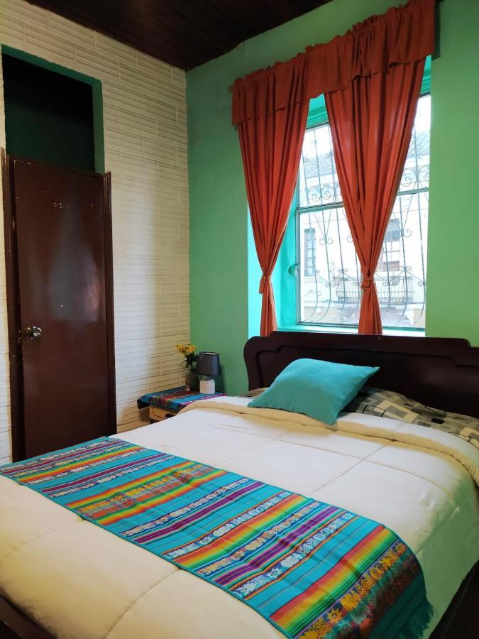 Hostal La Casa Tolena Quito - Ecuador Hotel Eksteriør billede